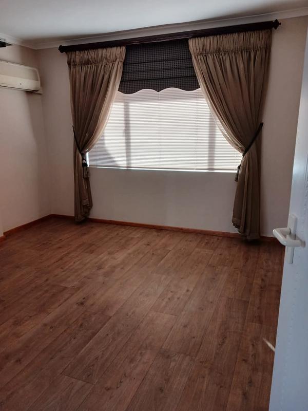 4 Bedroom Property for Sale in Lutzville Western Cape